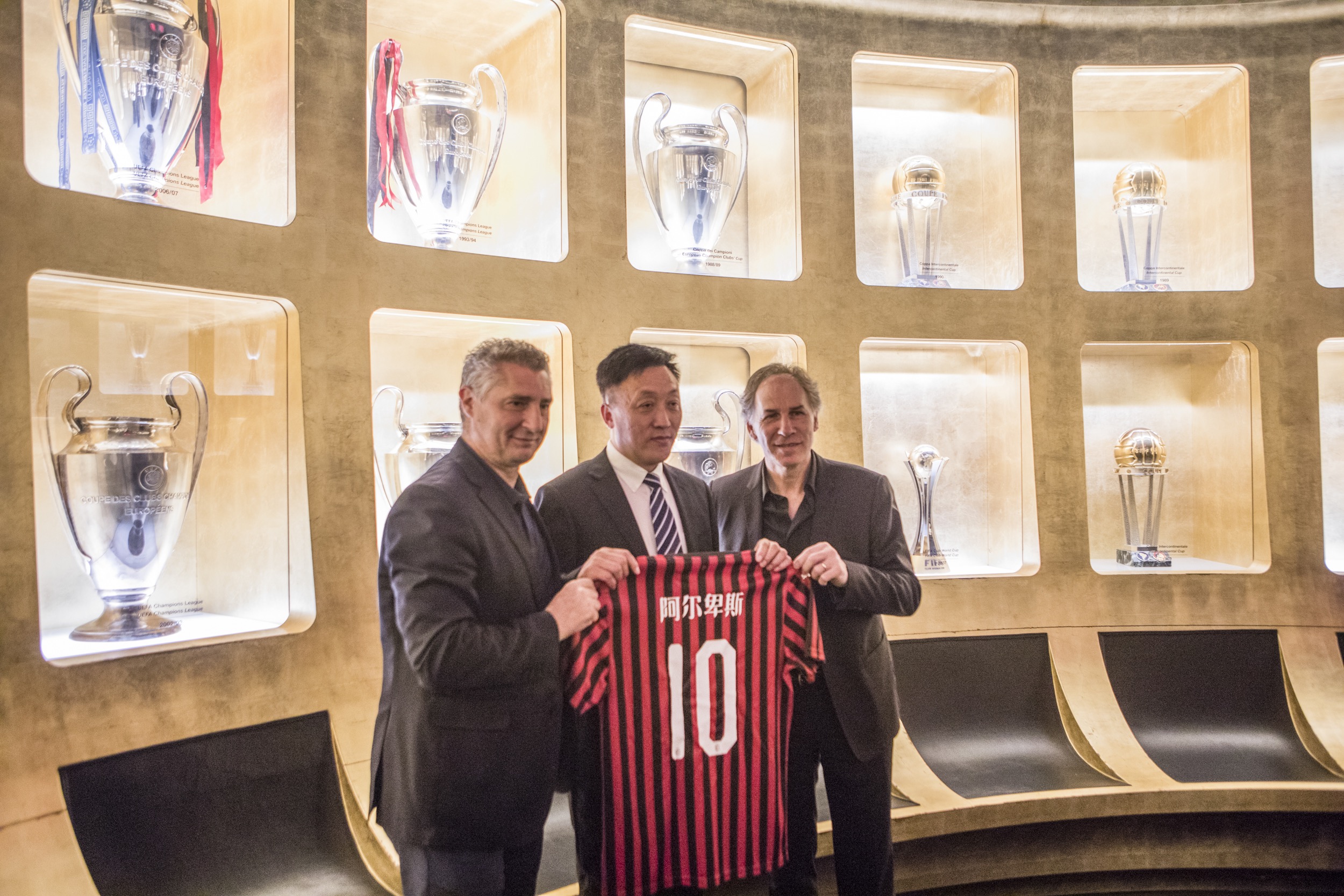 翻修球场，“连滚带爬”为的是“从从容容”（修缮球场：当下的“连滚带爬”，只为明日的“从容不迫”）