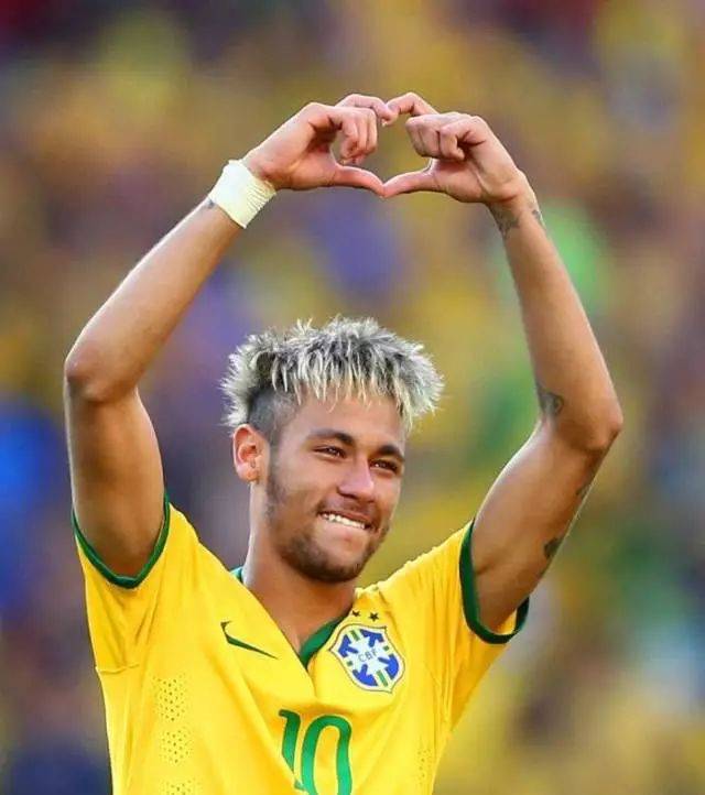 看似稳局却暗藏危机（表面平静却危机四伏）