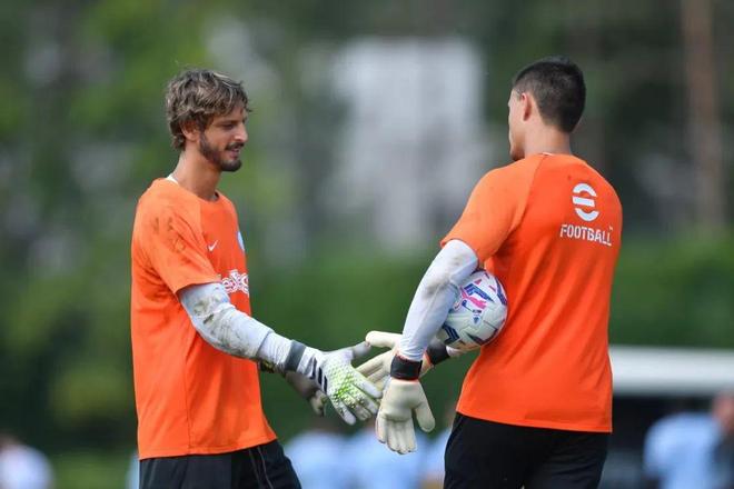 世体：齐达内只想执教法国，皇马高层不会邀请他（世体：齐达内只愿执教法国队，皇马高层无意邀请）