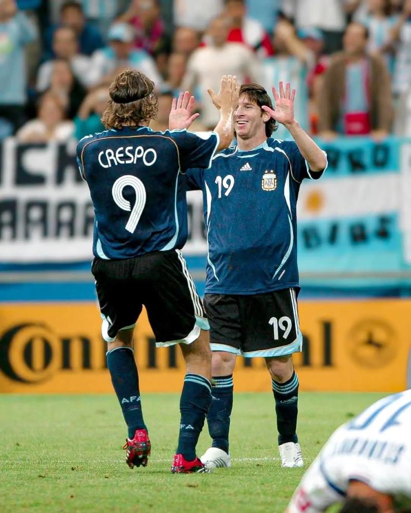 拜合拉木：打进两球很高兴，现在打什么队伍都有信心（拜合拉木梅开二度：如今面对任何对手都充满信心）