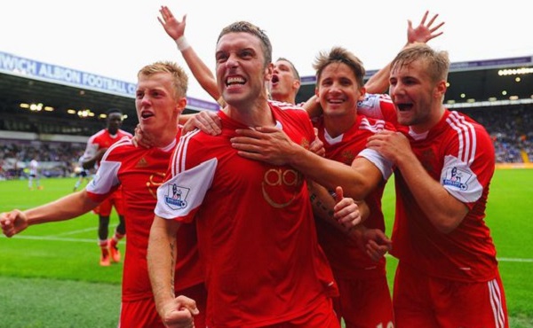 中超比赛亮点：上海海港2-1取胜山东泰山,（中超焦点战：上海海港2比1击败山东泰山）