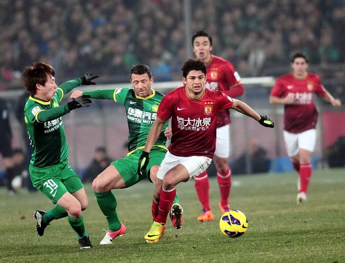 巴黎双前锋联手制造三球（巴黎锋线双子星携手斩获三球）