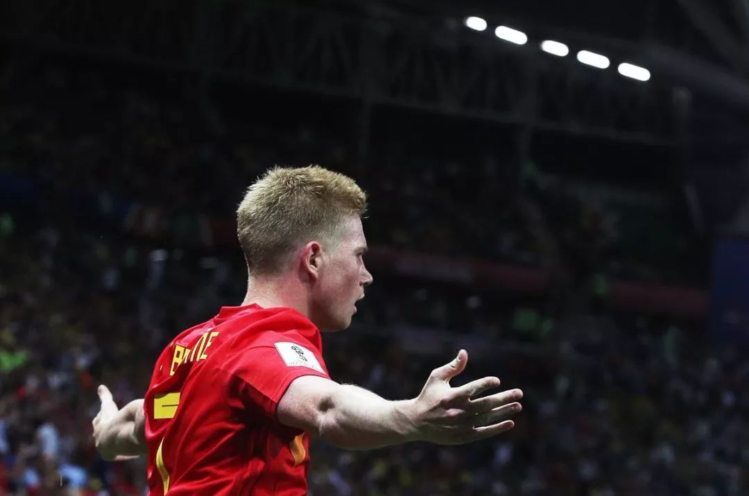 欧冠进球榜更新：莱万连续进球,（欧冠射手榜最新：莱万连场破门）